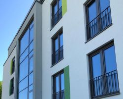Fotograf: Seepe und Hund Architekten Fassade von rechts Weiss siedlung