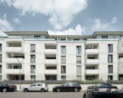 Objektname: Christian-Weiß-Siedlung, Bauteil 5; Objekttyp: Wohnbebauung, Mehrfamilienhäuser, Geschosswohnungsbau; Standort: Kurfürstenstraße, D-67061 Ludwigshafen; Fertigstellung: 2019; Bauherr u. Eigentümer: GAG Ludwigshafen AG, D-67061 Ludwigshafen, www.gag-ludwigshafen.de;
Architekt: Seepe und Hund Freie Architekten BDA, D-67069 Ludwigshafen, www.seepeundhund.de; Fotograf: Daniel Vieser Architekturfotografie Christian-Weiss-Siedlung
